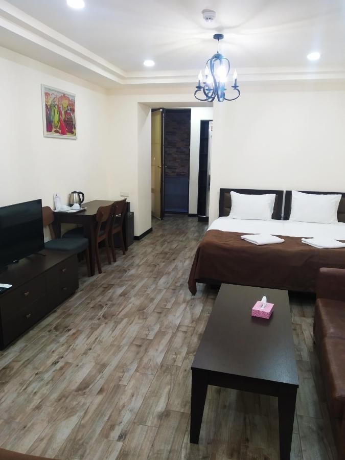 Boutique Living Hotel Erevan Exterior foto